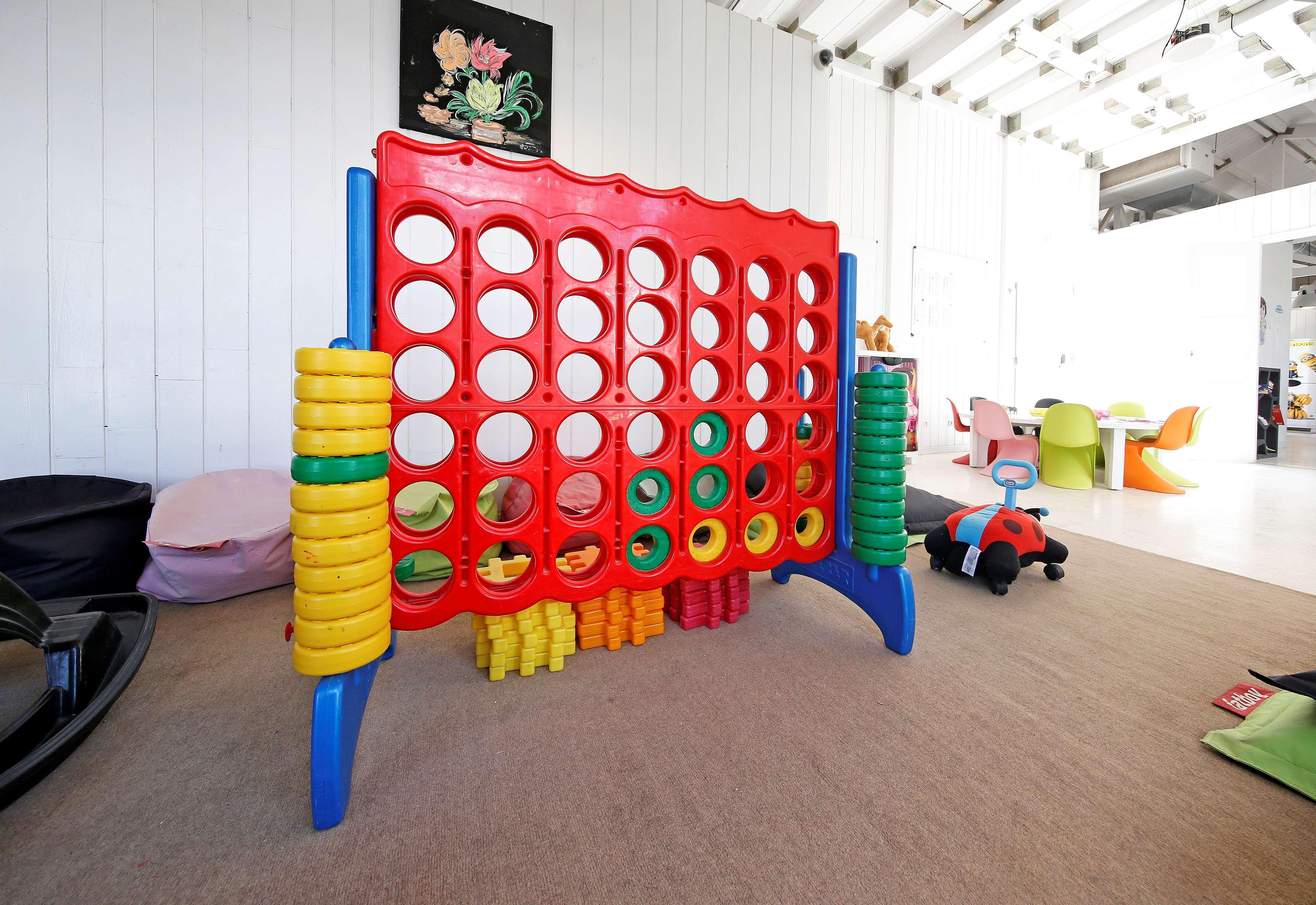 Radisson Blu Palace Resort & Thalasso, Djerba メズライア エクステリア 写真 A large Connect Four game