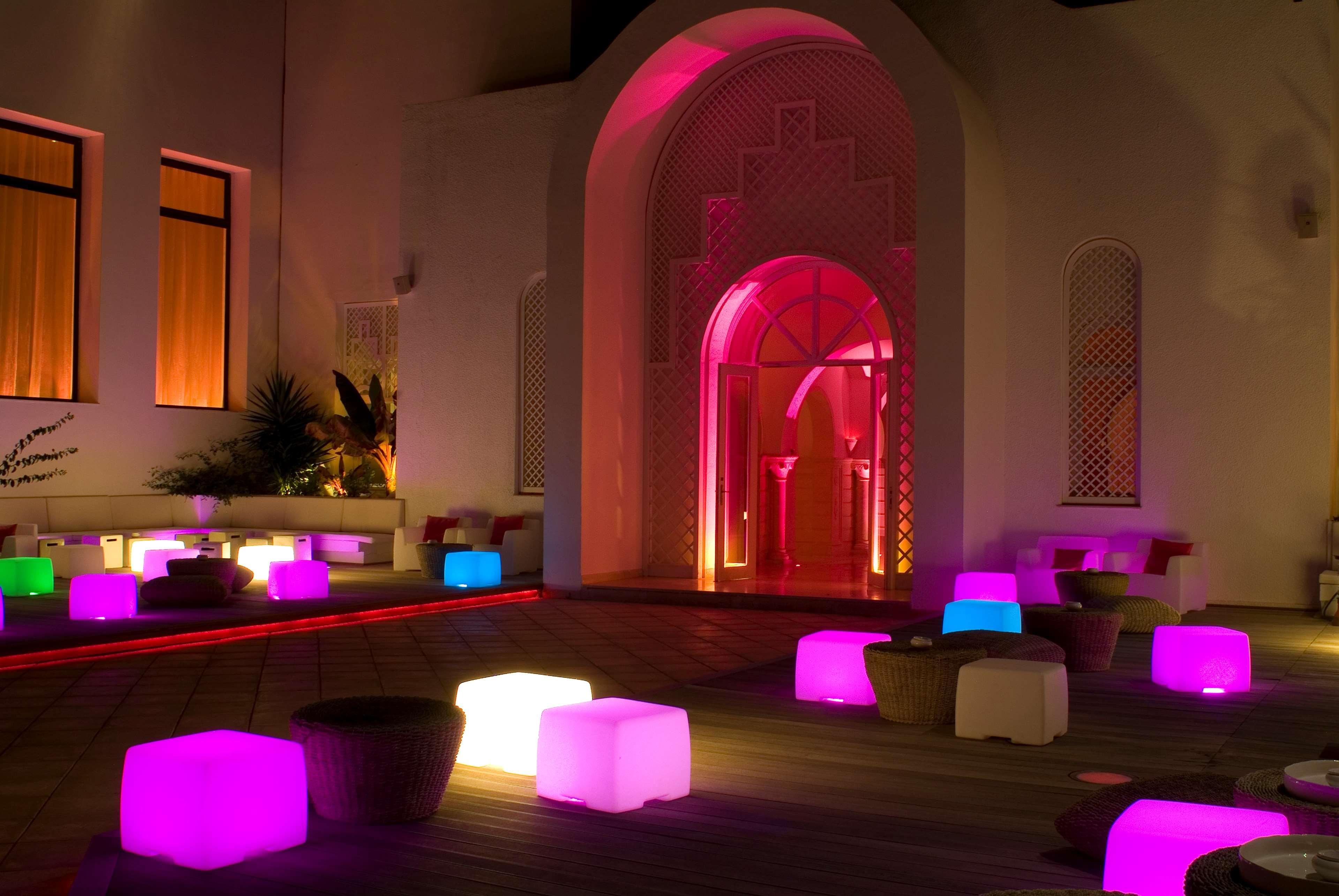 Radisson Blu Palace Resort & Thalasso, Djerba メズライア エクステリア 写真 The interior of the nightclub