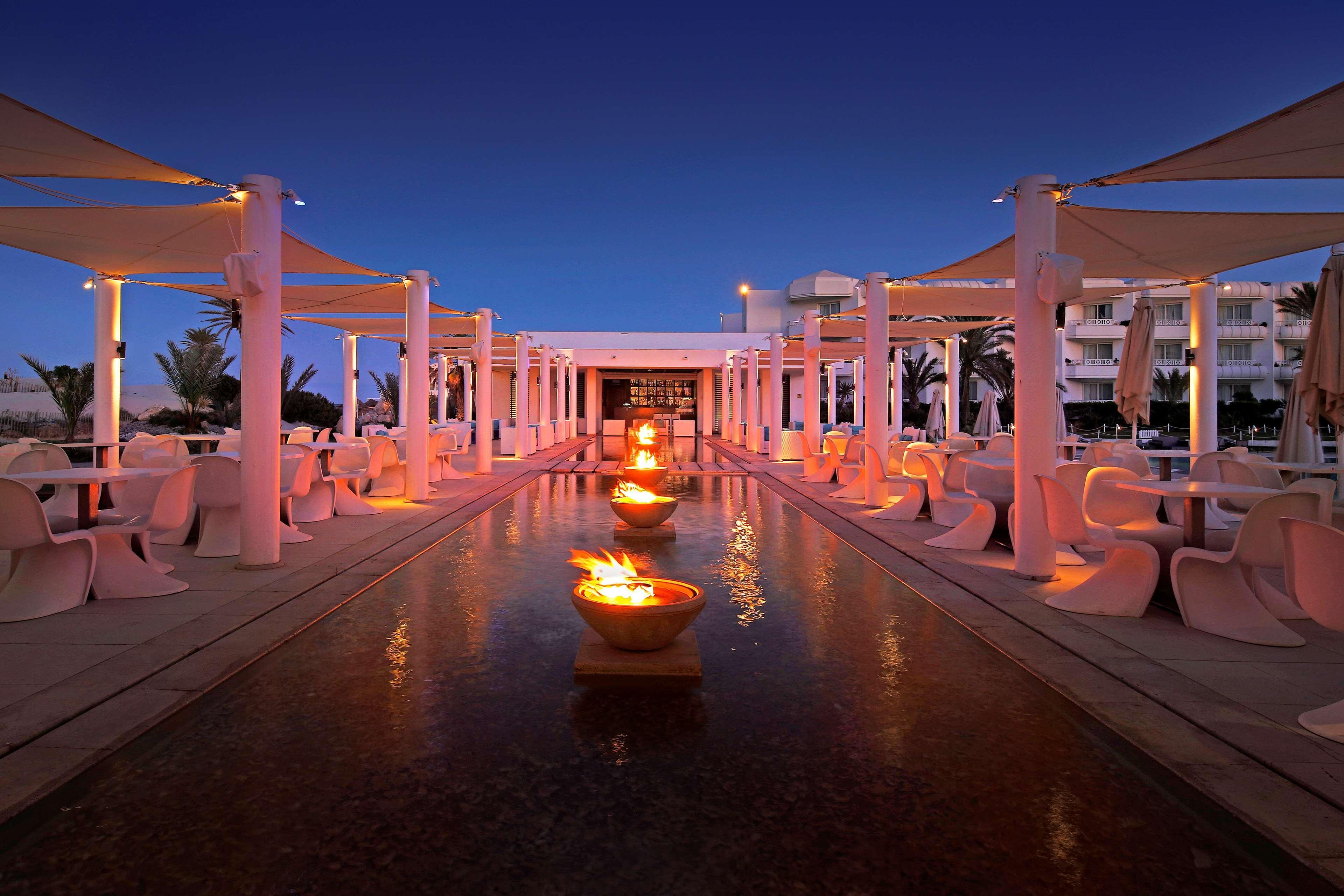 Radisson Blu Palace Resort & Thalasso, Djerba メズライア エクステリア 写真 The resort's main restaurant