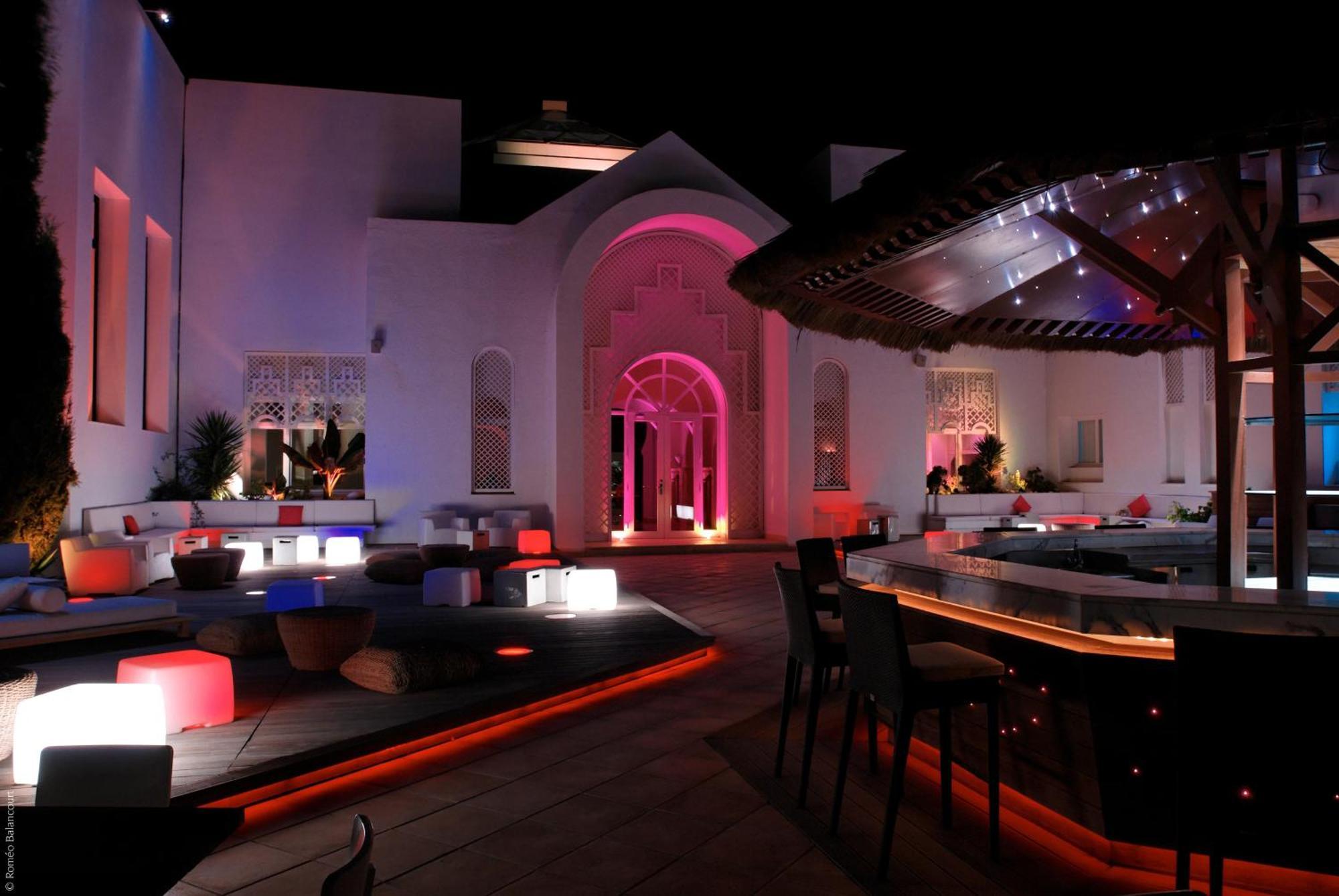 Radisson Blu Palace Resort & Thalasso, Djerba メズライア エクステリア 写真 The bar at the nightclub